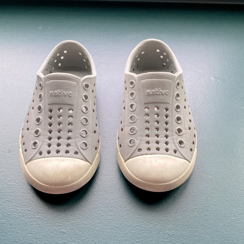 Gray Native Jefferson shoes C6